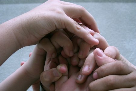 Косметолог Баллирано объяснила, как выбрать крем для рук